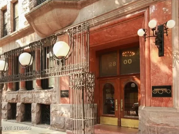 2800 N Pine Grove Ave, Chicago, IL