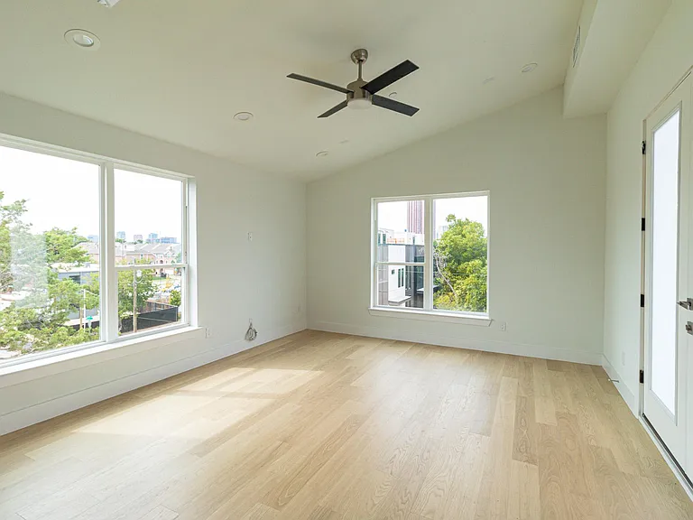 4210 Roseland Ave #104 — Photo 27