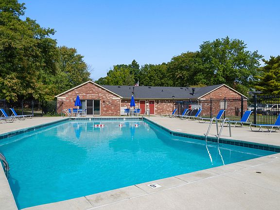 Pool & Sundeck