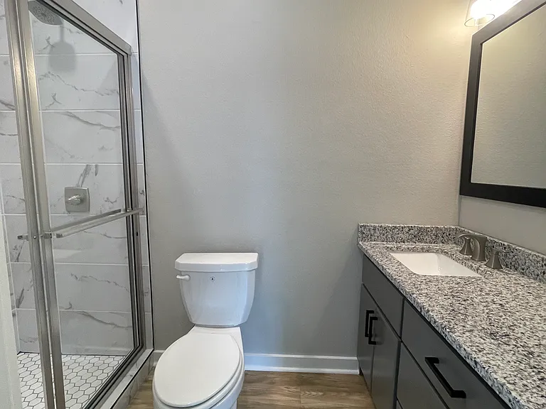 717 W 32nd St #A — Photo 12
