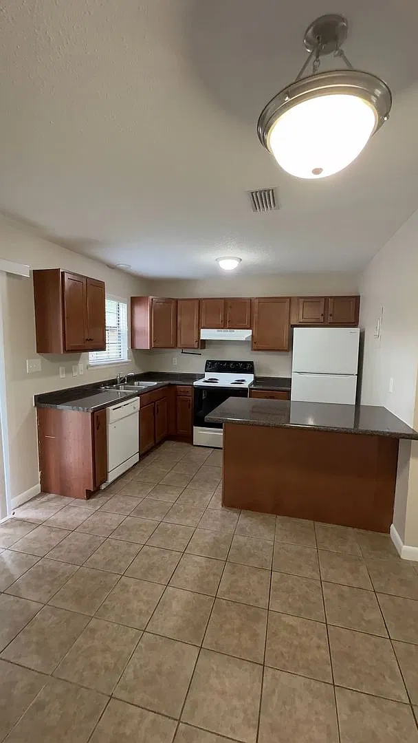 2750 W 12th St #3C — Photo 4