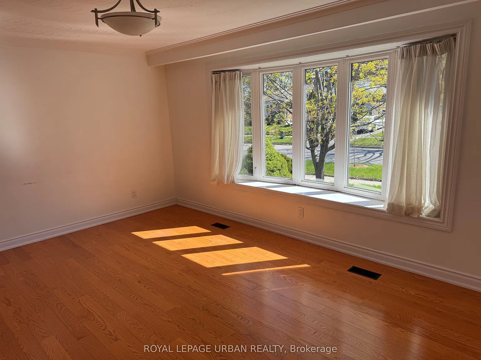 5 bed, $3,200 — Photo 3