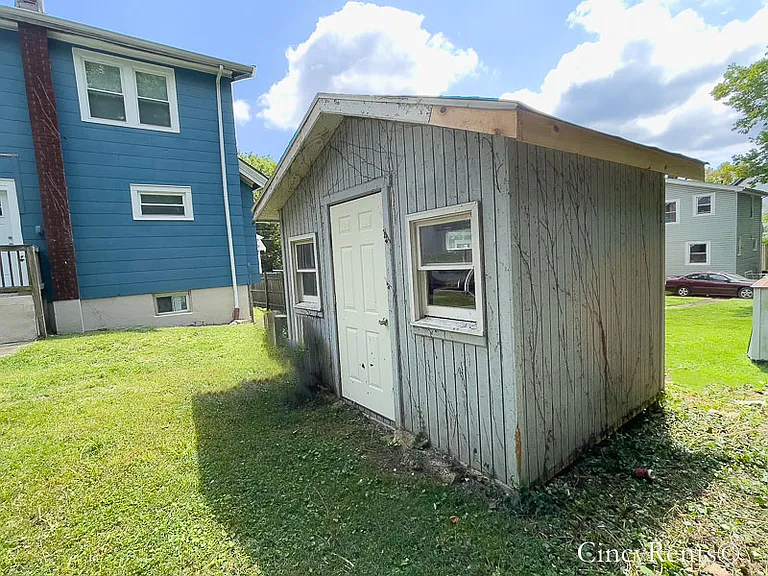 3335 Hewitt Crescent St — Photo 23