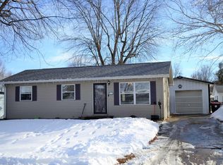19 Harmony Dr, Jacksonville, IL 62650