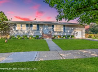 11 Crestwood Dr, Freehold, NJ 07728