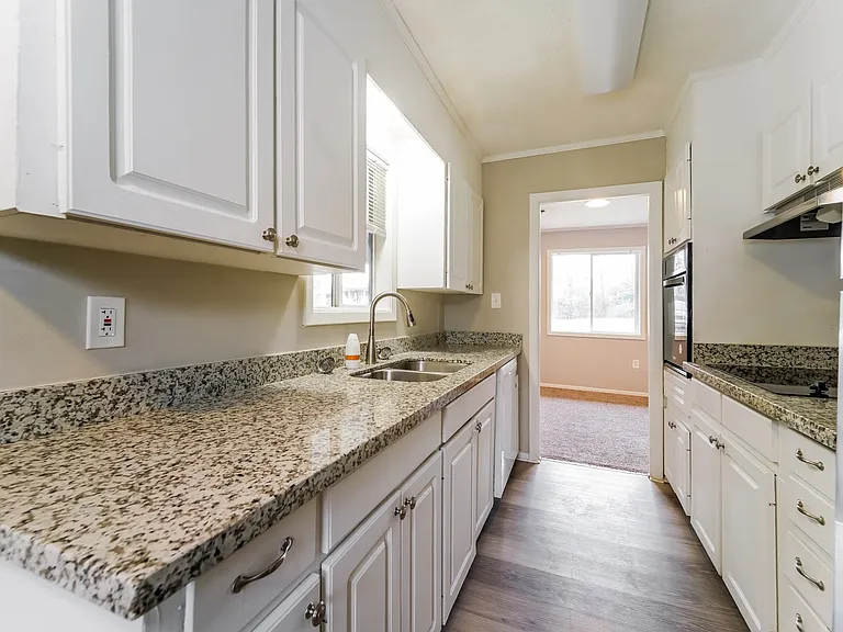 558544_020_kitchen_13544160.jpg