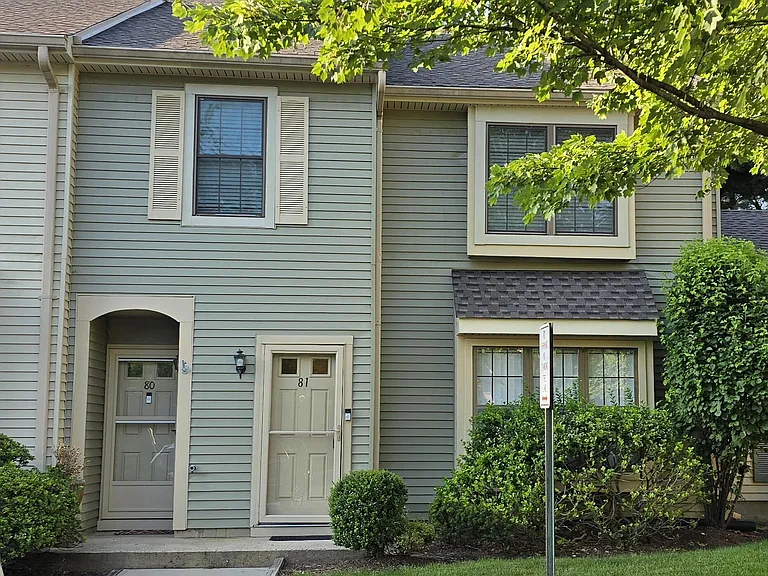 80 Bradford Ct — Photo 1