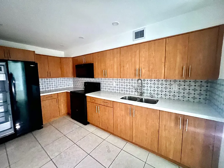 7000 NW 186th St #4-325 — Photo 20