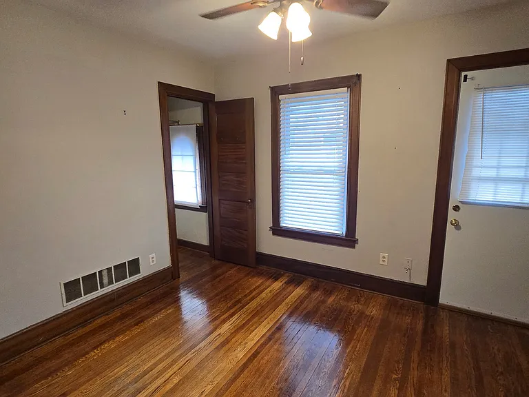 16 Wellesley St #4 — Photo 13