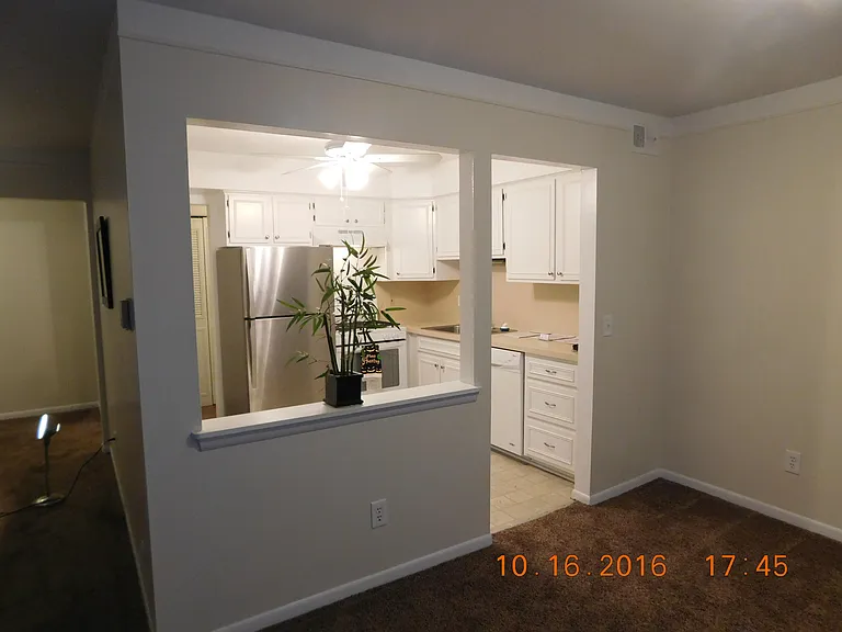 444 Fox Hills Dr N #7 — Photo 8