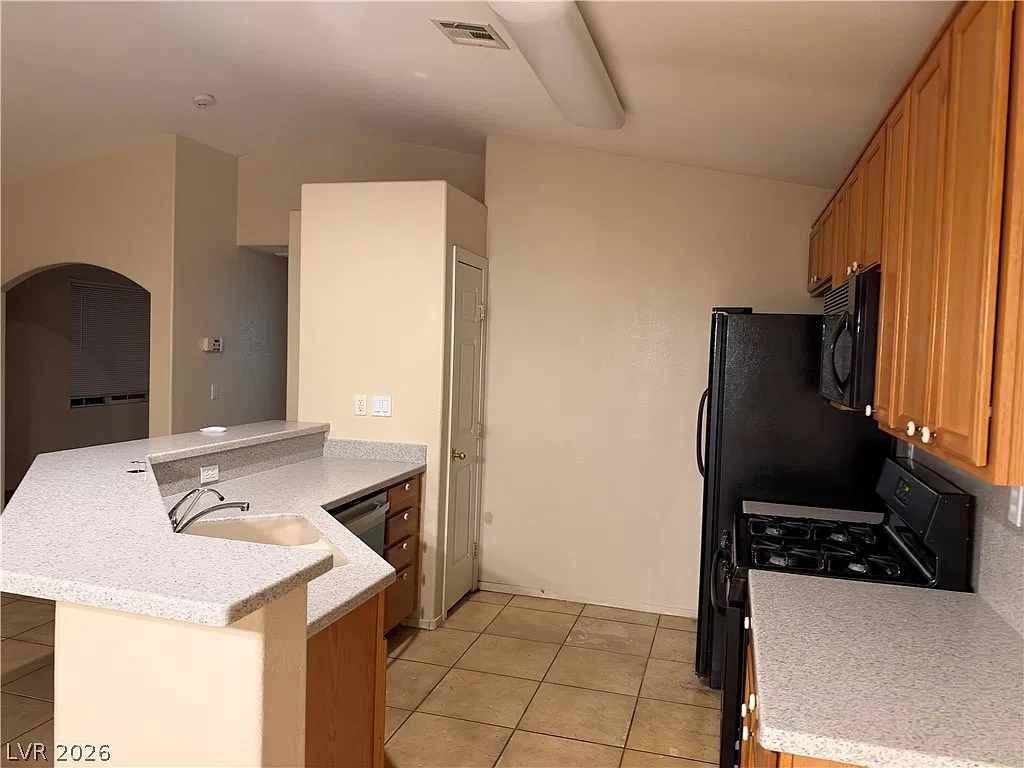 3 bed, 2.0 bath, 1182 sqft, $1,795 — Photo 3