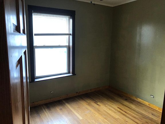 3rd image of 3930 W Wellington Ave