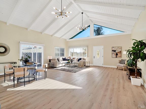 3rd image of 1014 Henry Court