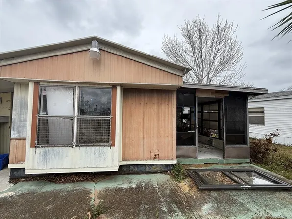 2051 Hickorywood Dr, South Daytona, FL 32119