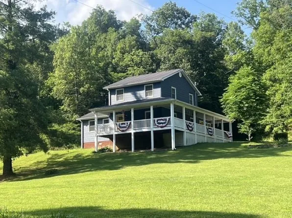 2700 Smith Br, Grayson, KY 41143