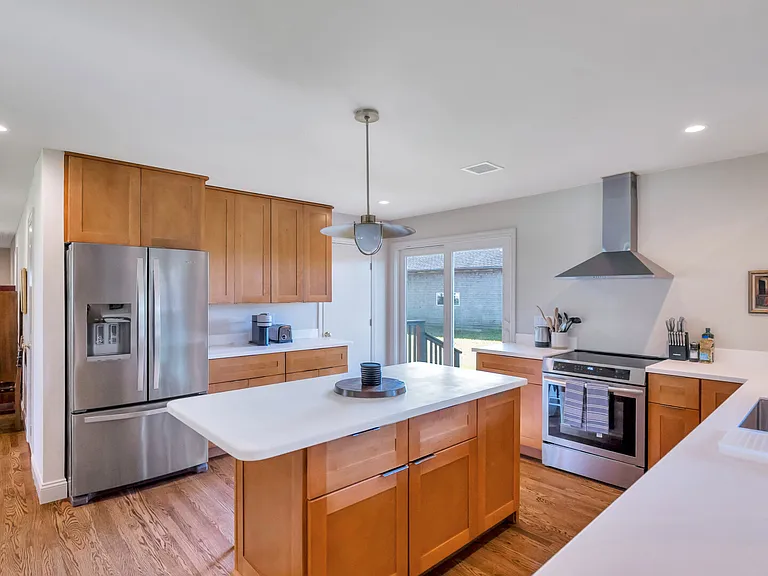 6045 Sound Ave — Photo 12