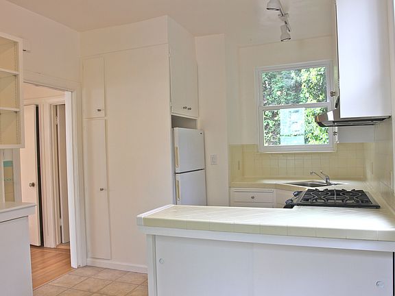 5th image of 2141 Jones St