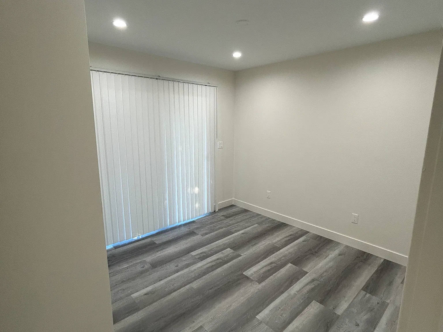 2 bed, 573 sqft, $2,300 — Photo 4