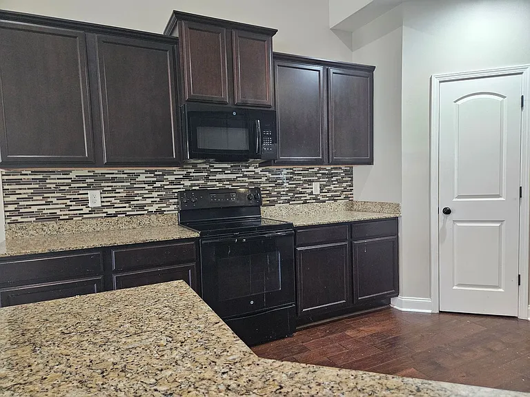 669 Pine Lilly Dr — Photo 5