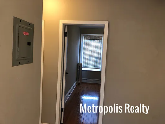 Rented by Metropolis International Realty Inc. | media 9