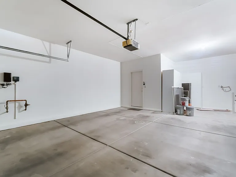 2571 Thatcher Ave — Photo 26
