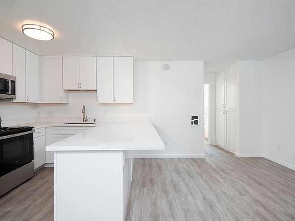 4th image of 3825 Riviera Dr Unit 6