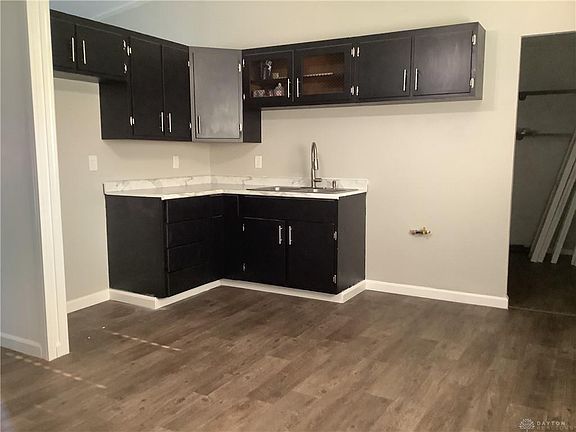 4th image of 375 Stratmore St