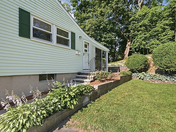 3rd image of 31 Eastern Ave