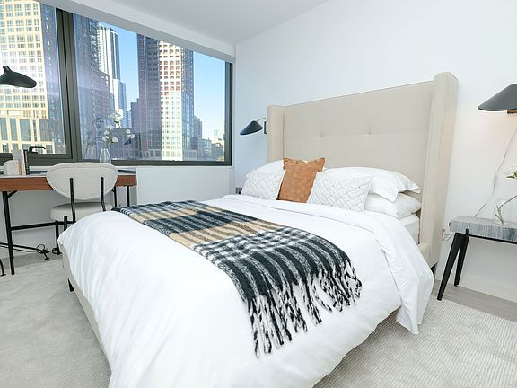 5th image of 87 Commercial St #2B
