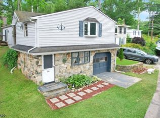 14 Weaver House Cove Rd, Andover, NJ 07821
