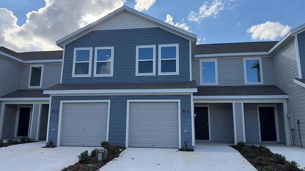 3 bed, 2.5 bath, 1386 sqft, $2,000 — Photo 1
