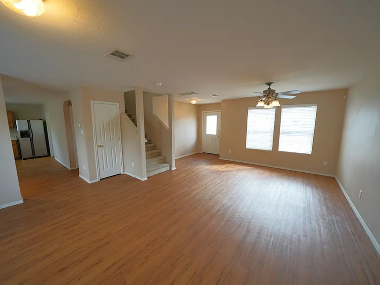 109 Willow Hl — Photo 9