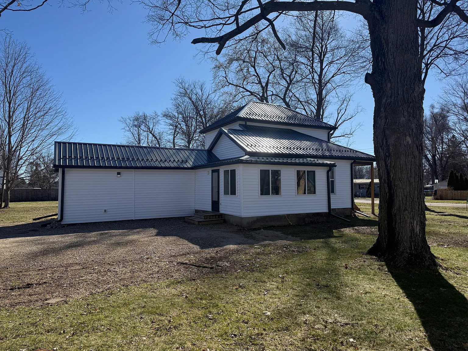 3 bed, 1272 sqft, $1,800 — Photo 3
