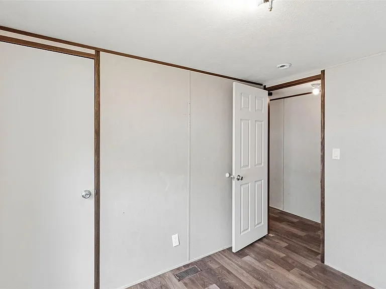 908 Turney Ln — Photo 16