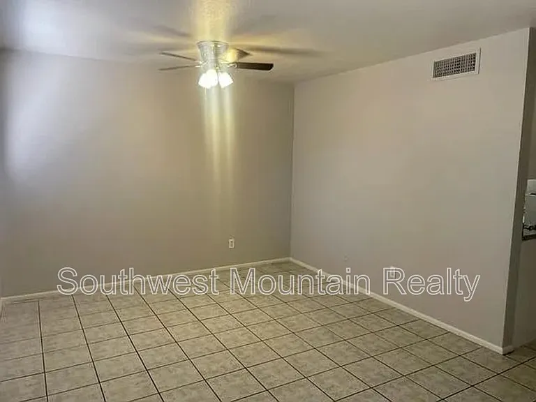 133 E Ingram St #5 — Photo 6