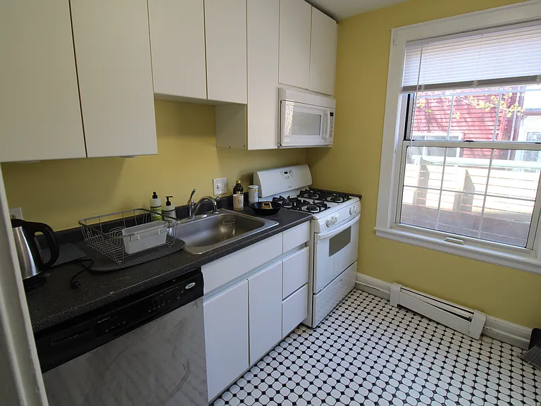 350 Harvard St #2 — Photo 4