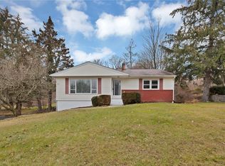 15 Hearthston Ln, Monsey, NY 10952