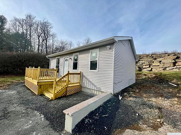 4th image of 555 Green Lake Rd