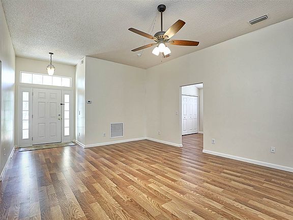 3rd image of 928 Oak Arbor Cir