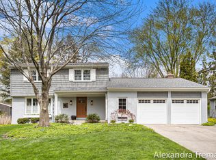 2853 Meadowbrook Dr SE, Grand Rapids, MI 49546