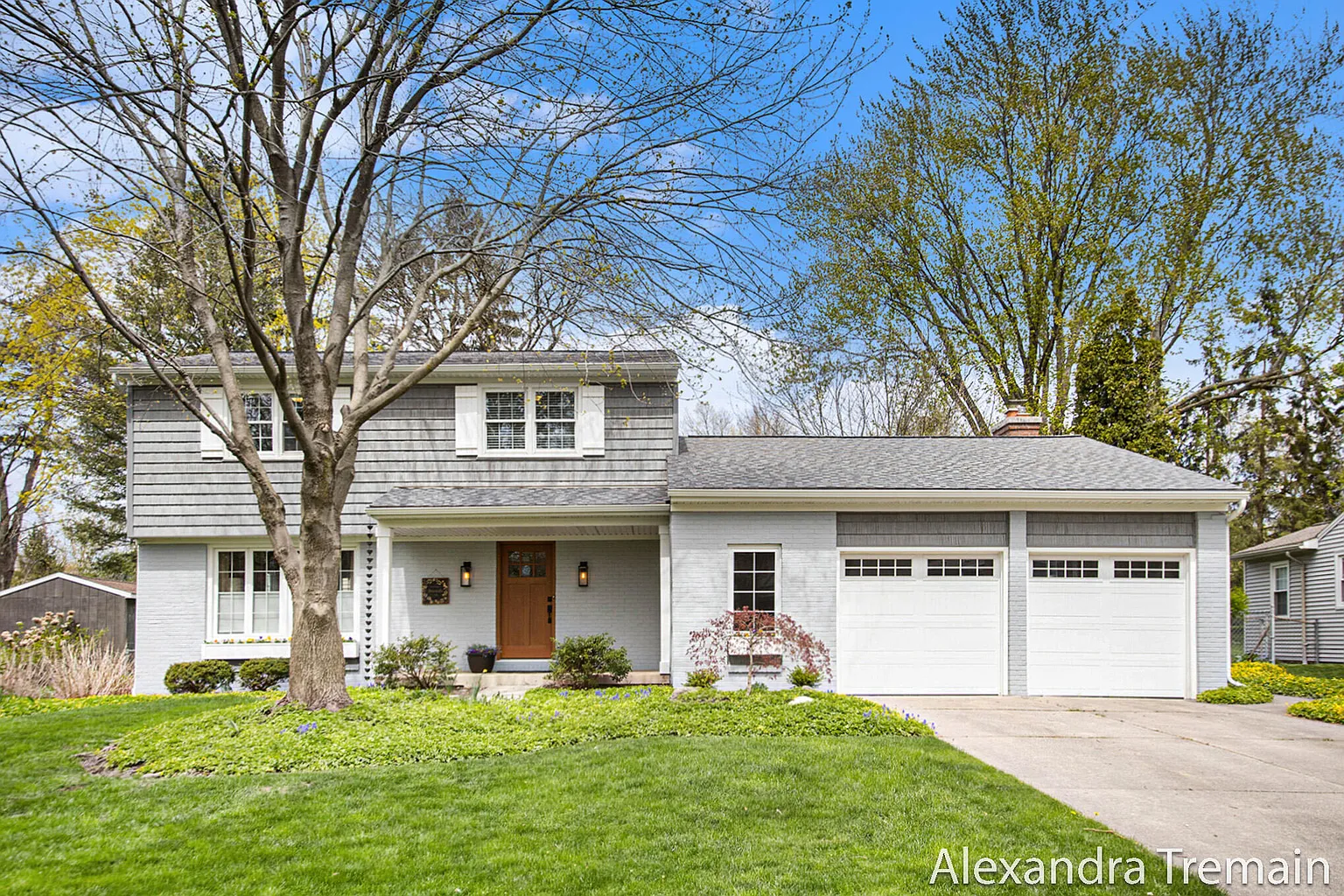 2853 Meadowbrook Dr SE photo 1