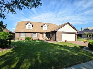 1241 Biscayne Dr, Elk Grove Village, IL 60007