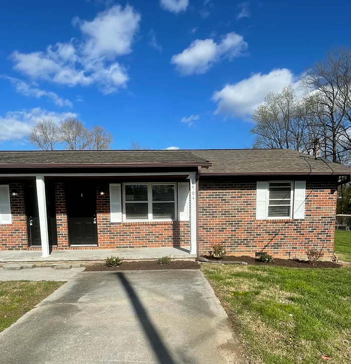 2 bed, 1.0 bath, 872 sqft, $1,600 — Photo 2