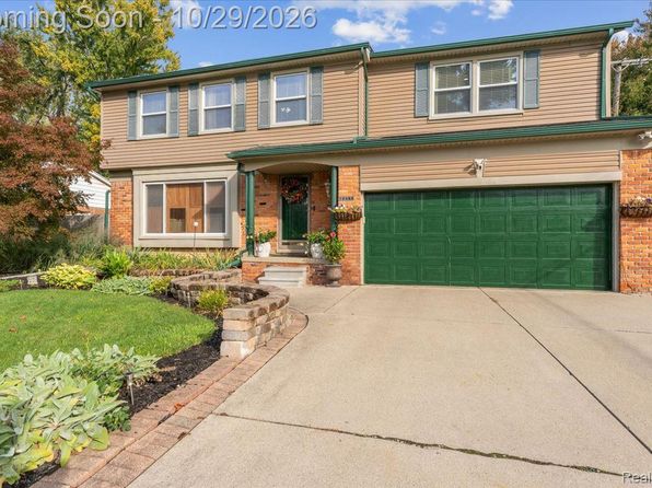 19480 Hickory Leaf St