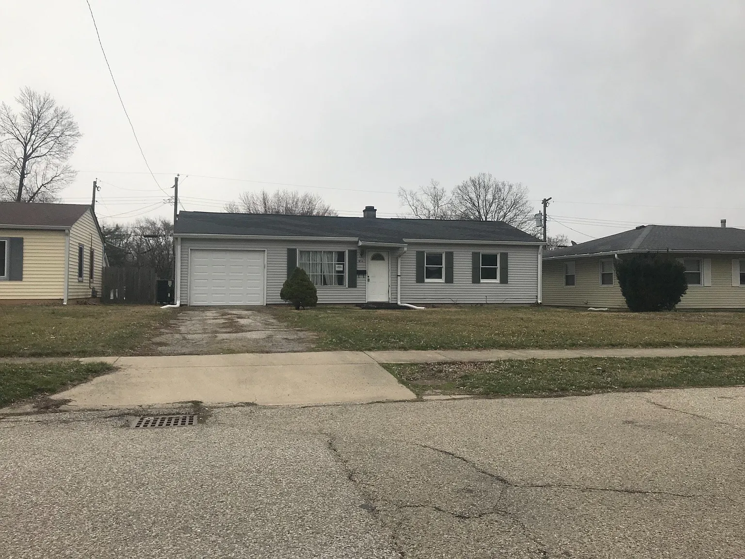 651 Maple Ln photo 1