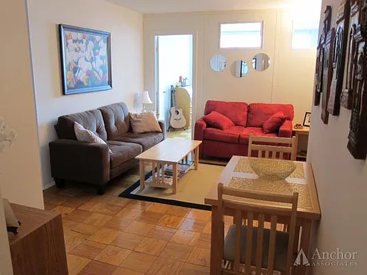 Rented by Anchor Associates | media 25