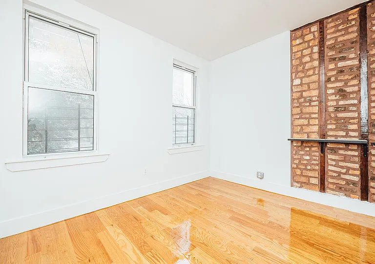 31 Montrose Ave #2M — Photo 4