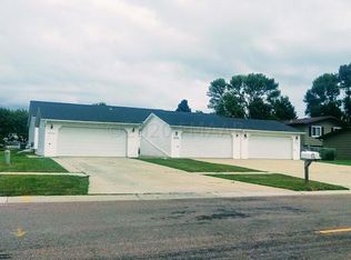 2736 18th St S, Fargo, ND 58103