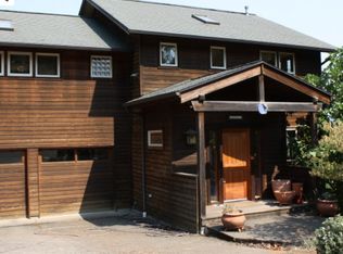 6924 Glacier Dr, Springfield, OR 97478