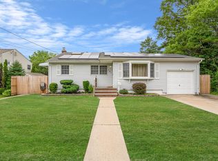 781 Bermuda Rd, West Babylon, NY 11704